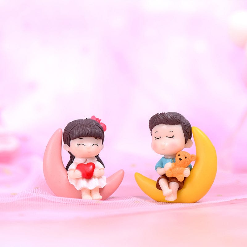 Crafteria 2Pcs Couple Sitting on Moon Miniature