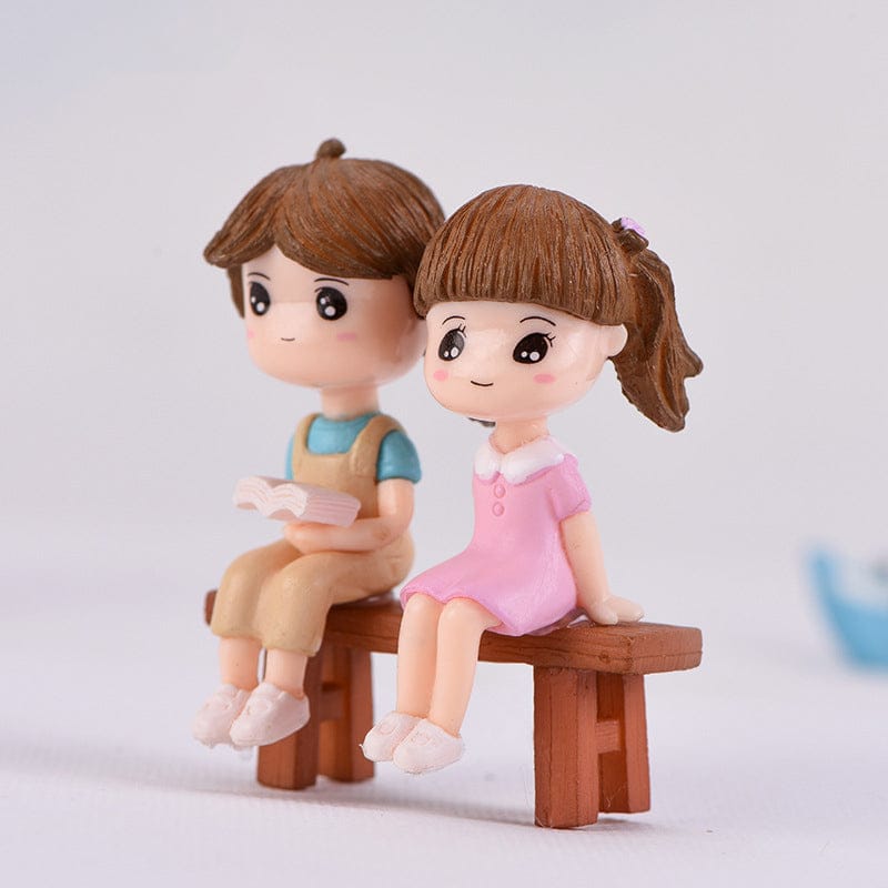 Crafteria A 2Pcs Lovely Couple Relaxing On Bench Miniature